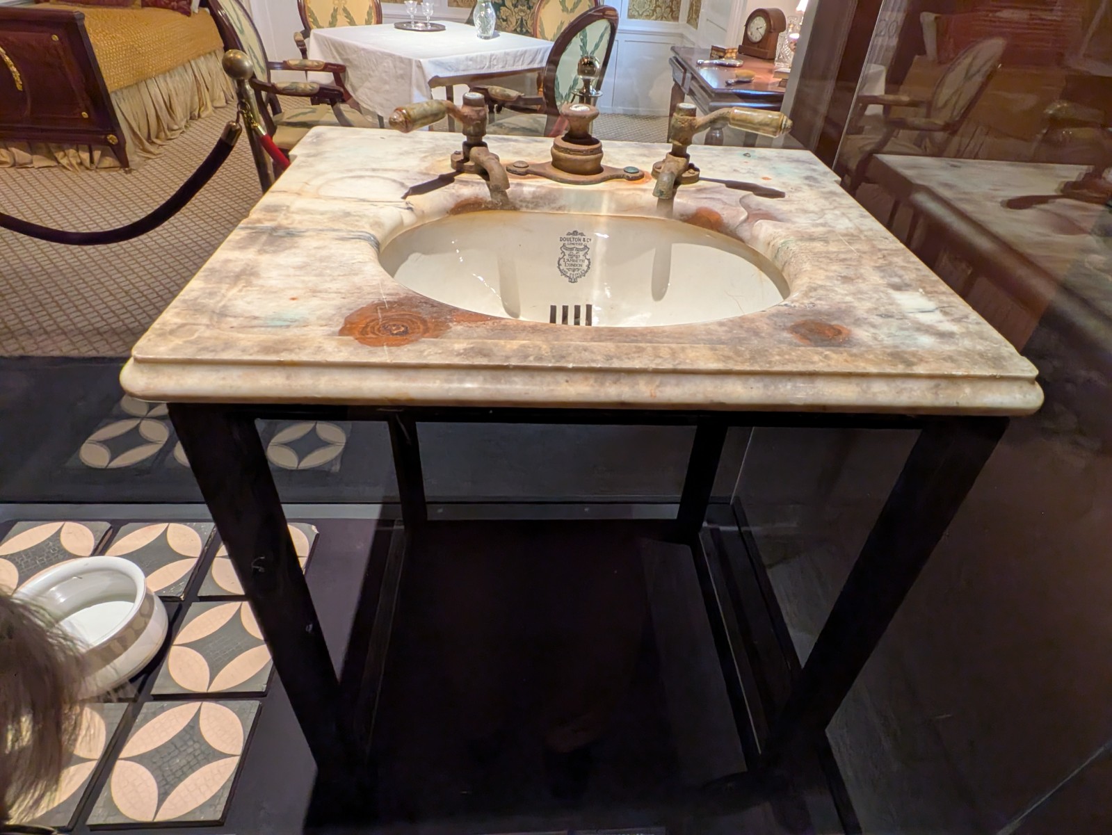 PXL 20241217 103649760.NIGHT